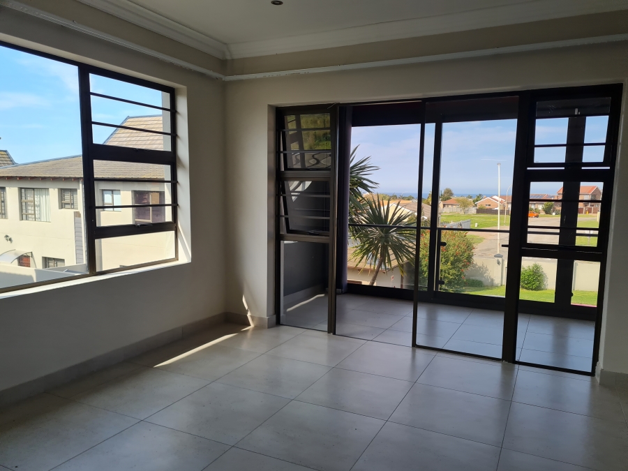 To Let 3 Bedroom Property for Rent in Wavecrest Eastern Cape